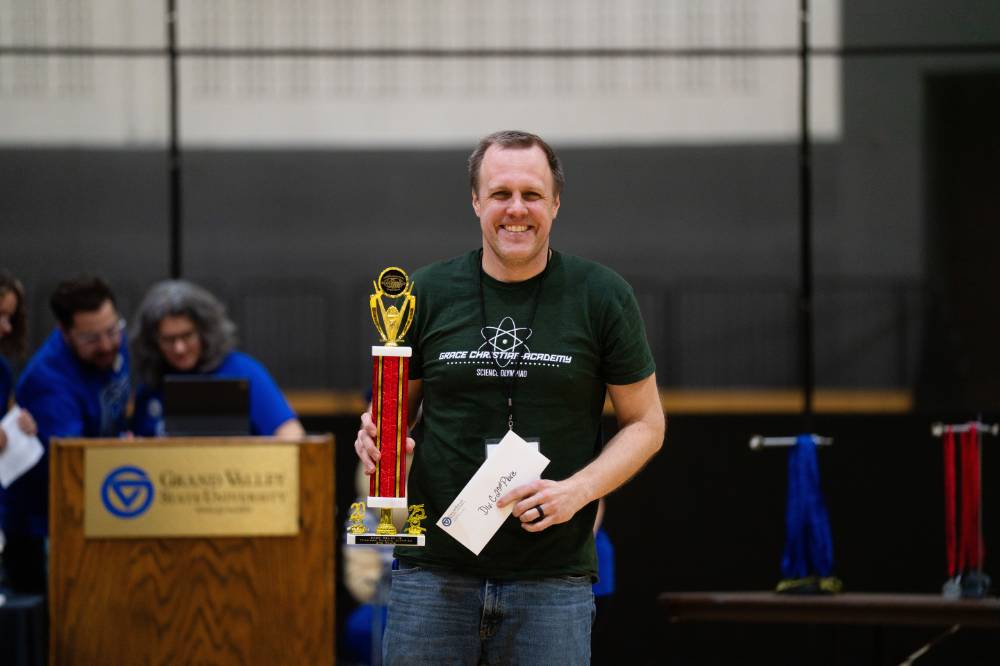 MSO 2025 Coach with trophy Smile